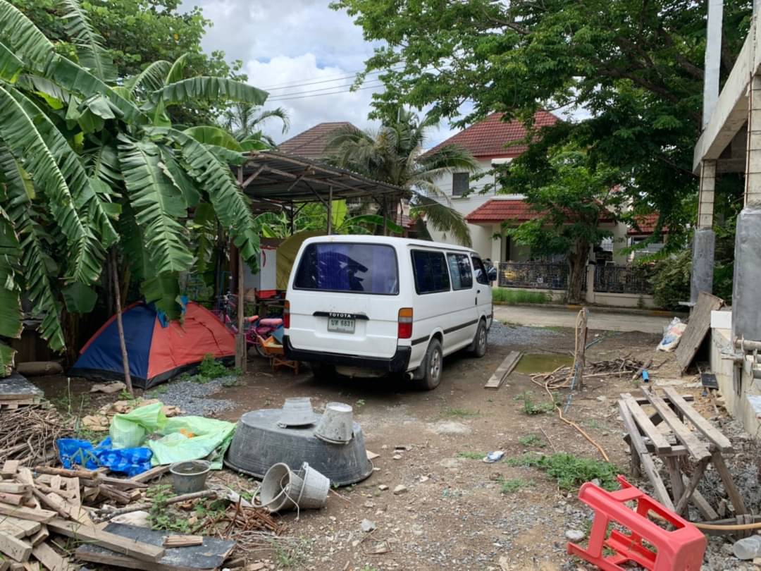 ขายที่ดิน กฤษดานคร 18 พุทธมณฑลสาย3 เนื้อที่ 41 ตรว. เหมาะสร้างบ้าน หลังติดคลอง ร่มรื่น ขาย : 1,150,000 บาท