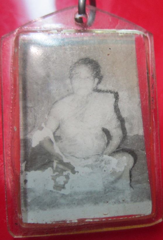 รูปภาพเก่า หลวงพ่อ ขาวดำ หนังไไก่ ไม่ทราบหลวงพ่อหรือครูบา
