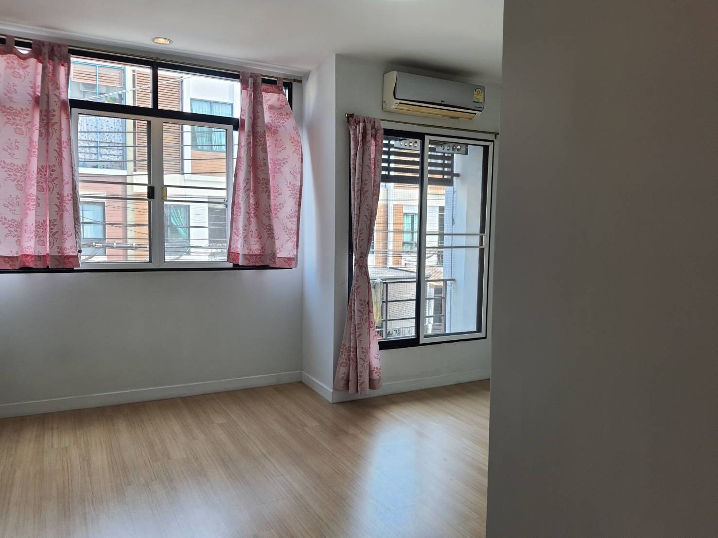 เช่าแล้ว* ให้เช่าทาวน์โฮม 3 ชั้น หมู่บ้านซิกเนเจอร์ เพชรเกษม 69 เนื้อที่ 17.1 ตารางวา 3นอน 3น้ำ