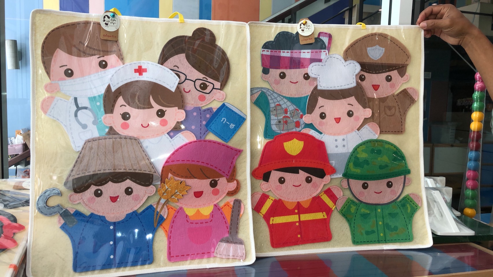 1348 หุ่นนิ้วมือ ชุดครอบครัวและอาชีพ ชุดละ16ตัว ของเล่นเสริมพัฒนาการ ,ของเล่นเสริมทักษะ,ของเล่นเด็ก, สื่อการสอนอนุบาล