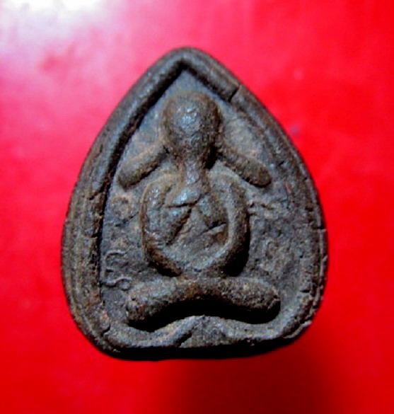 พระปิดตา เนื้อผงว่านเก่า วัดระเว จ.นครราชสีมา เนื้อพระแห้งเก่าครับผม