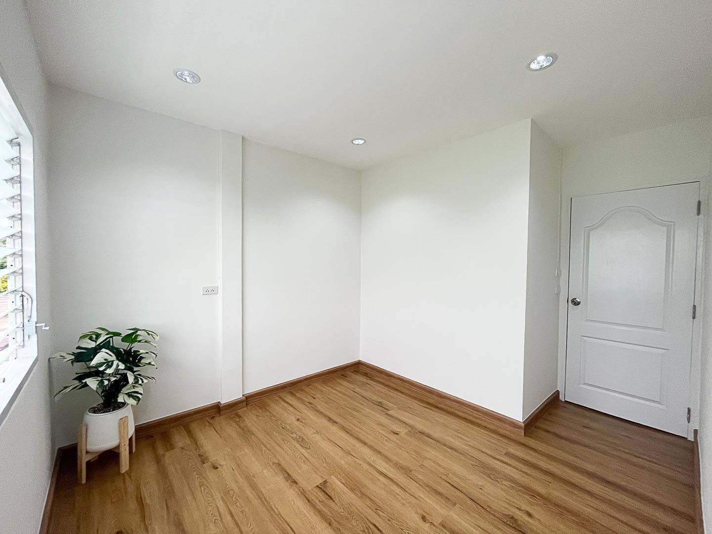 ขายแล้ว* ทาวน์เฮ้าส์ ทำเลพุทธมณฑลสาย 4 หมู่บ้าน จิตรณรงค์ 21 ขนาดพื้นที่ 16 ตรว. รีโนเวทใหม่ พร้อมอยู่ เพียง 1.38 ล้าน บาท