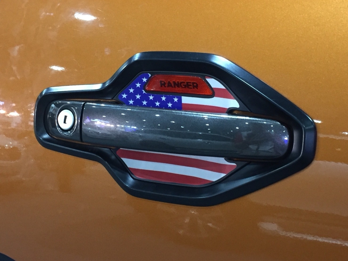 9Den&FITT ถ้วยรองมือ VS Ford Ranger(T7)'2015-0N[ปกป้องร่องรอยขีดข่วนได้อย่างดีเยี่ยม]