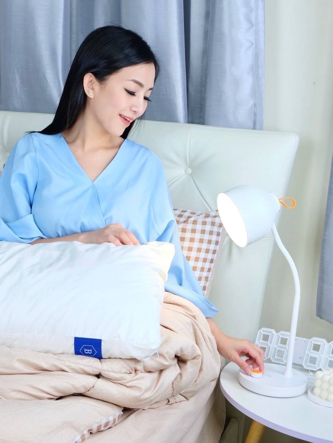 โคมไฟตั้งโต๊ะ LED YG-T162 แสงขาว ชาร์จไฟได้