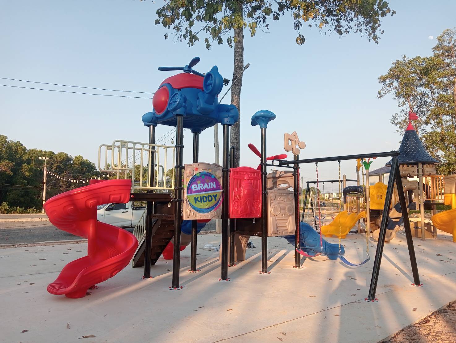 เครื่องเล่นสนามกลางแจ้ง ชุดเครื่องบินแสนสนุกพร้อมชิงช้า ของเล่นสนาม,ครุภัณฑ์สนามเด็กเล่น, สพฐ,โครงการโรงเรียนประชารัฐ playground,สไลเดอร์,ของเล่นเสริมพัฒนาการ,เครื่องเล่นสนาม, สนามเด็กเล่น