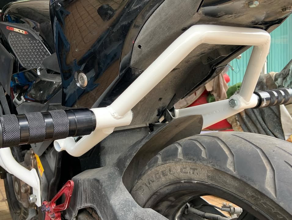 CBR250R Subcage