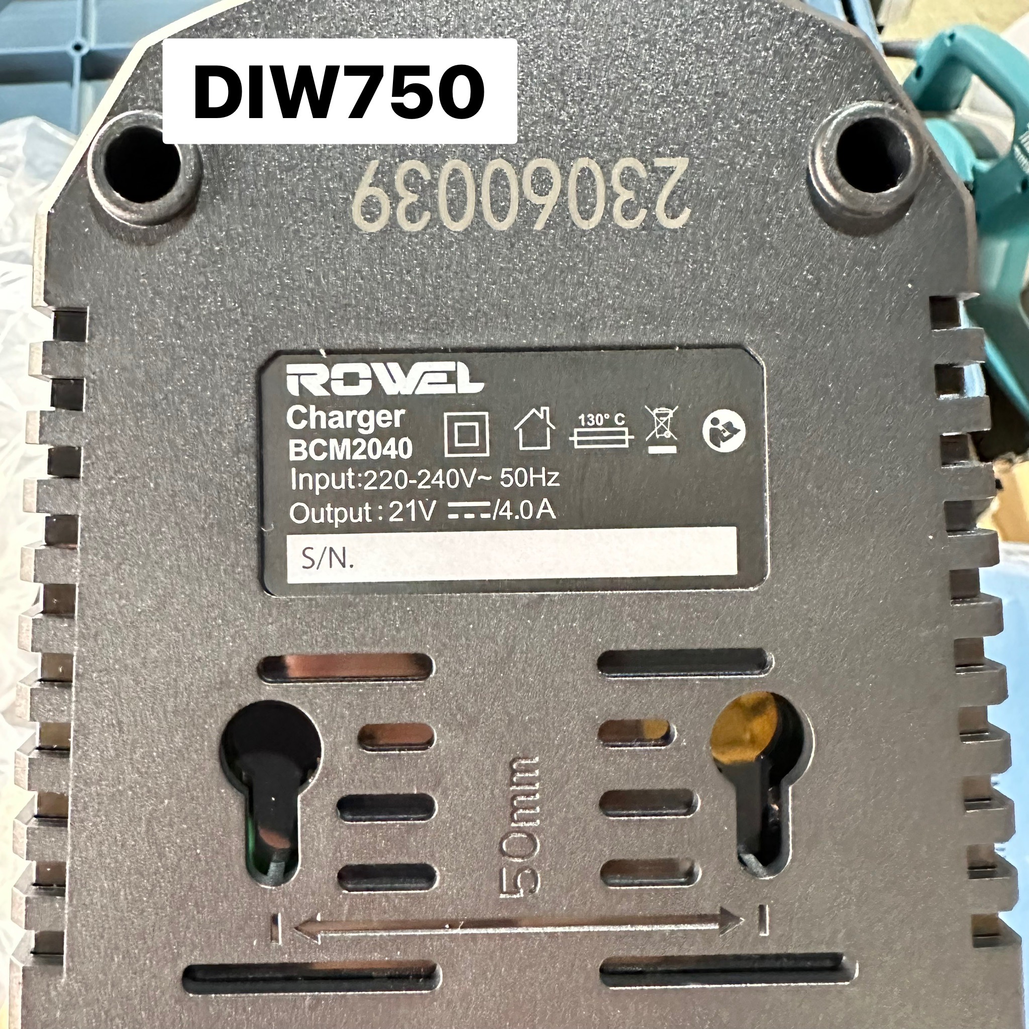บล๊อกกระแทกไร้สาย 1/2 ROWEL DIW750 20V 4.0Ah แบต 1ก้อน ติดต่อทางร้านเพื่อรับราคาพิเศษ