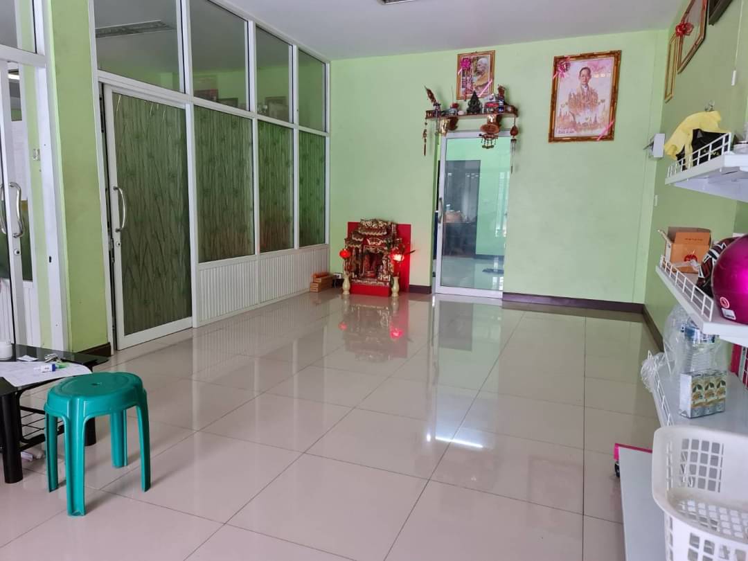 ขายอาคารพานิชย์ 3 ชั้น เนื้อที่ 44.5 ตรว, 6 ห้องนอน ต.บ่อพลับ อ.เมือง จ.นครปฐม