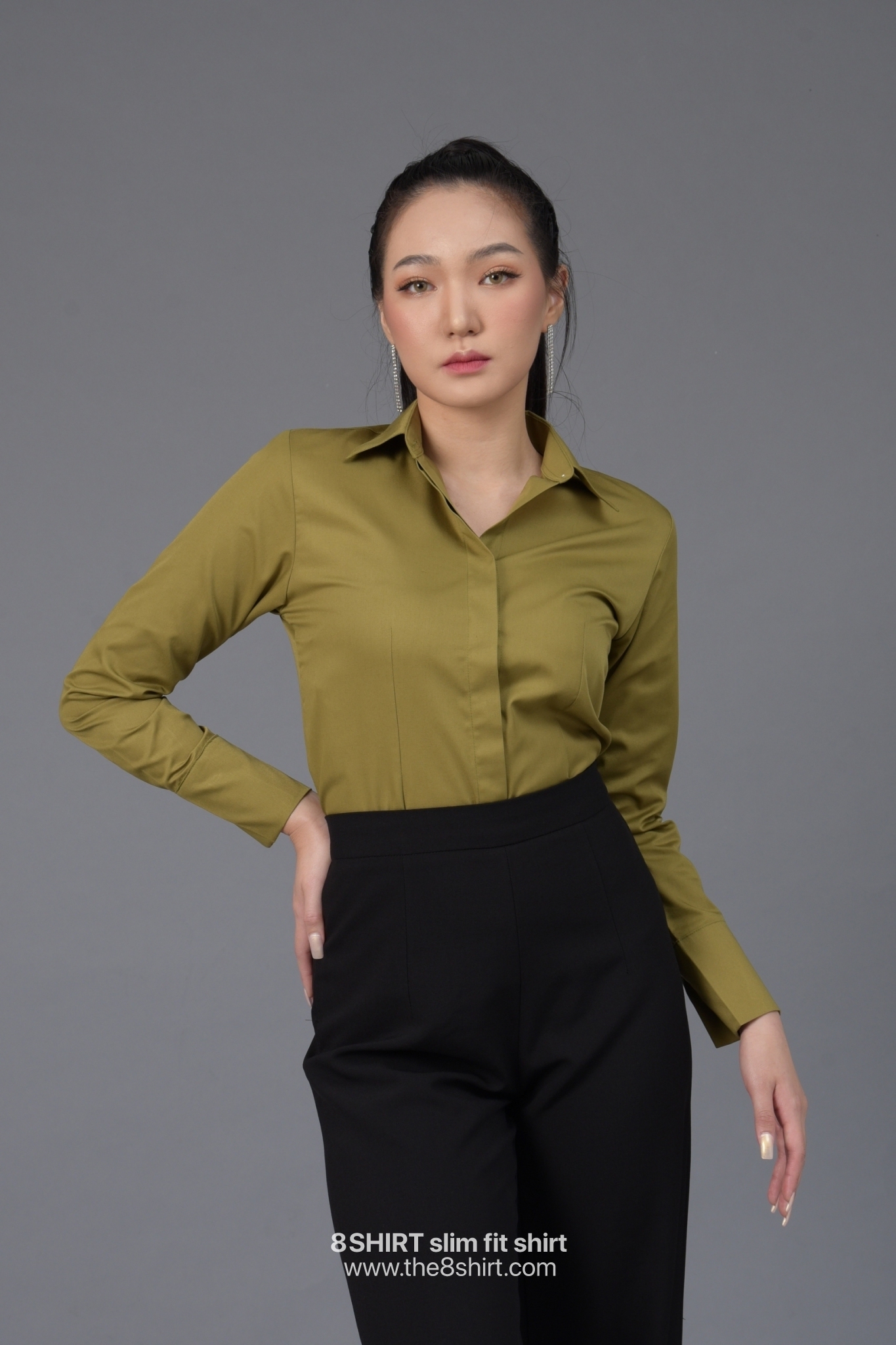 เสื้อเชิ้ตผู้หญิง สีเขียวขี้ม้า (Dark Olive green) สลิมฟิต เข้ารูป แขนยาว เสื้อเชิ้ตทำงาน เสื้อยูนิฟอร์ม แบรนด์ 8SHIRT slim fit shirt พร้อมส่ง
