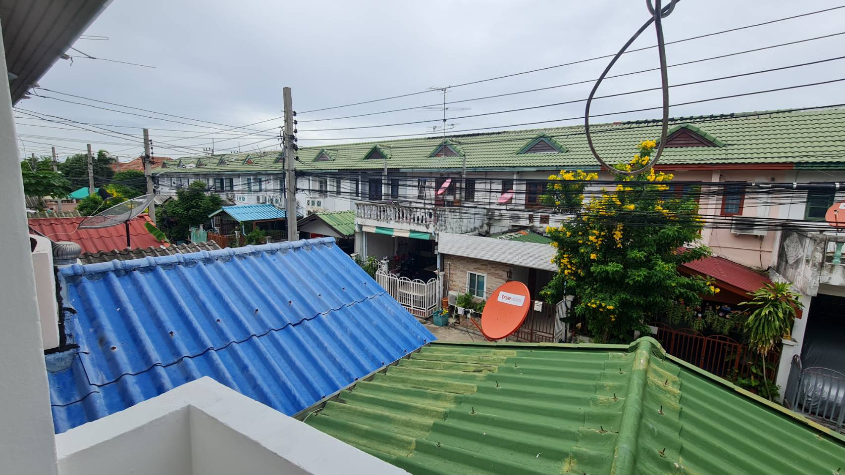 ขายทาวน์เฮ้าน์ หมู่บ้าน ลัดดาวิลล์ บางบัวทอง 2 ชั้น เนื้อที่ 17.50 ตรว. ทำเลดี บางกรวย -ไทรน้อย ตำบล บางบัวทอง ทาวน์เฮ้าส์ 2 ชั้น มี 3 ห้องนอน, 2 ห้องน้ำ, 1 ห้องครัว, 1 ห้องโถงนั่งเล่น, 1 ที่จอดรถ เนื้อที่ : 17.50 ตารางวา