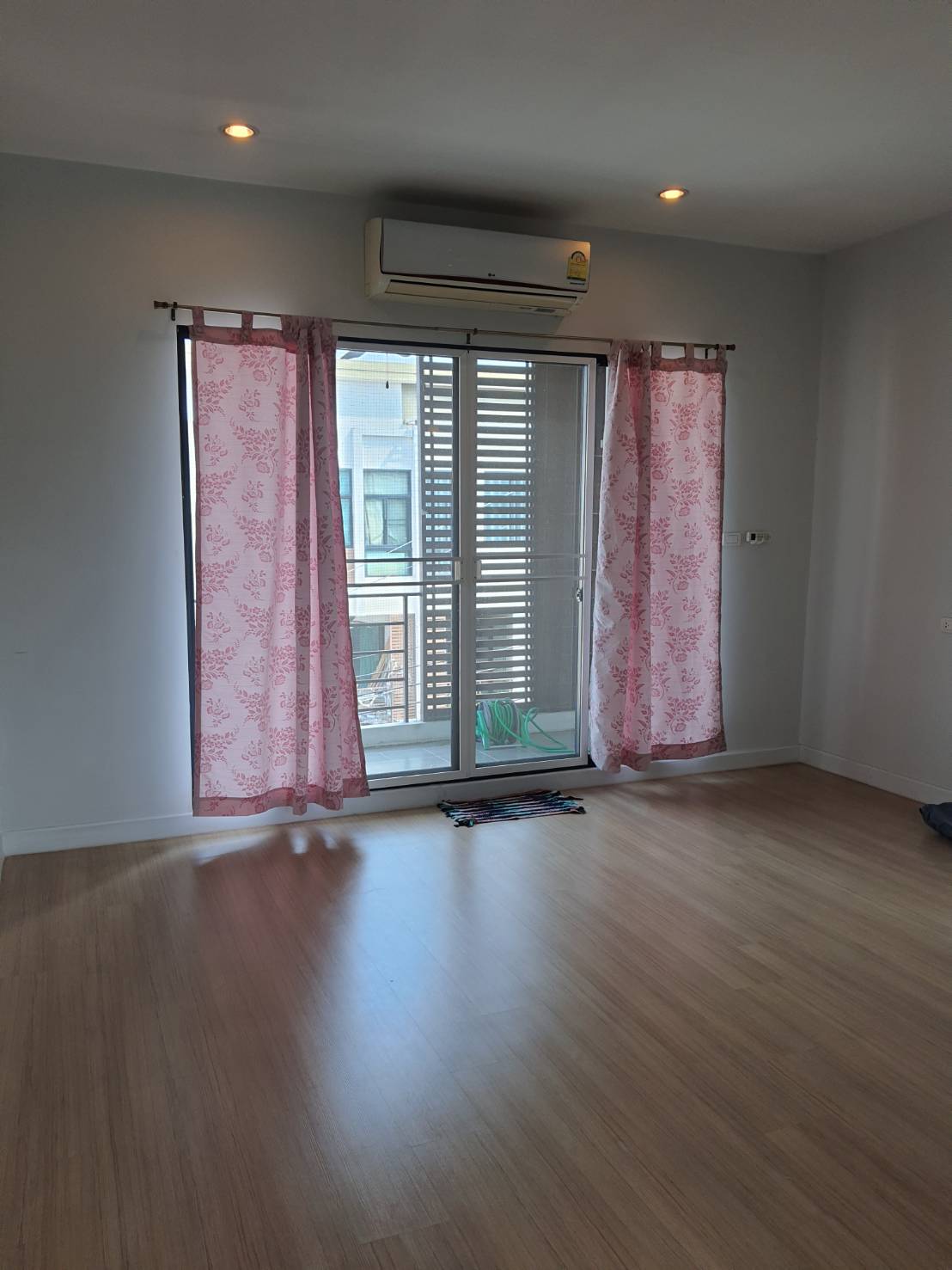 เช่าแล้ว* ให้เช่าทาวน์โฮม 3 ชั้น หมู่บ้านซิกเนเจอร์ เพชรเกษม 69 เนื้อที่ 17.1 ตารางวา 3นอน 3น้ำ