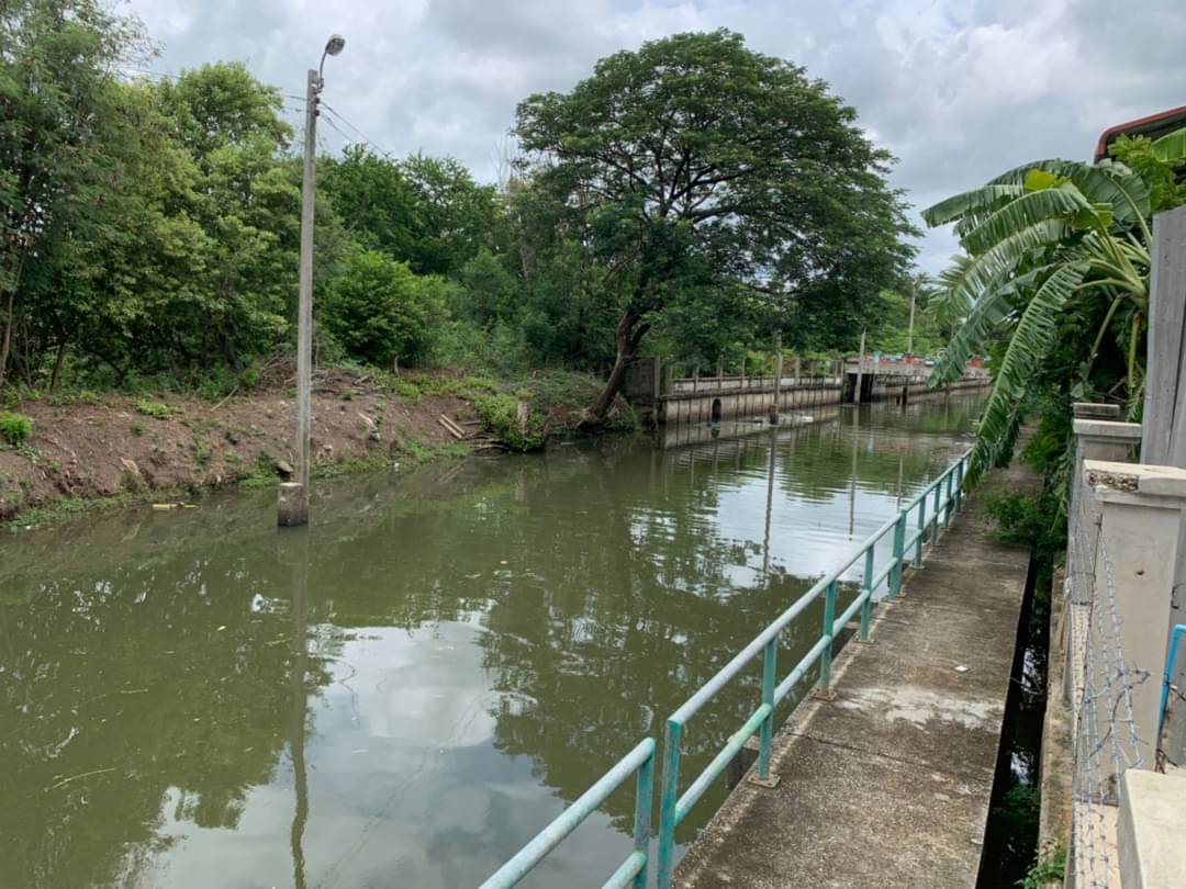 ขายที่ดิน กฤษดานคร 18 พุทธมณฑลสาย3 เนื้อที่ 41 ตรว. เหมาะสร้างบ้าน หลังติดคลอง ร่มรื่น ขาย : 1,150,000 บาท