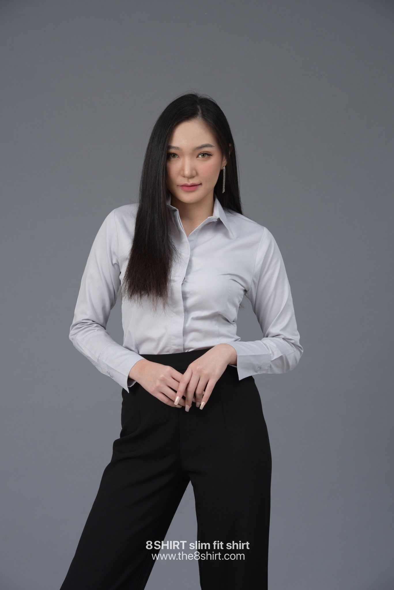เสื้อเชิ้ตผู้หญิงสีเทาอ่อน สลิมฟิต เข้ารูป แขนยาว เสื้อเชิ้ตทำงาน เสื้อยูนิฟอร์ม แบรนด์ 8SHIRT slim fit shirt พร้อมส่ง