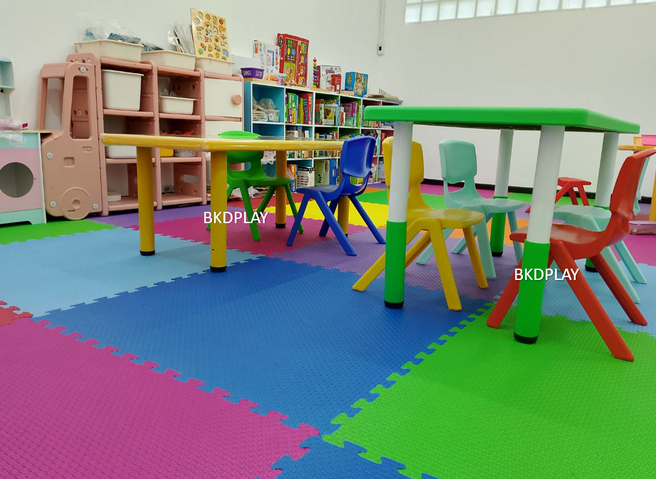 ชุดโต๊ะประถมพร้อมเก้าอี้ 6 ตัว โต๊ะสี่เหลี่ยมผืนผ้าขาพลาสติก พร้อมส่ง โต๊ะนักเรียน โต๊ะเขียนหนังสือ โต๊ะทานข้าว โต๊ะกิจกรรมพร้อมเก้าอี้เด็ก โต๊ะพลาสติก โต๊ะขนาด 60x120x 46-60 ซม.