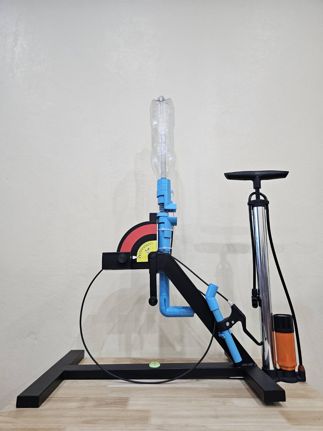 ฐานยิงจรวดขวดน้ำ แถมที่สูบลม ทดลองวิทยาศาสตร์ทดสอบยิงจรวดขวดน้ำ สื่อการสอนเด็กประถม มัธยม ช่างเทคนิค ปวช ปวส ใช้ในการแข่งขันยิงจรวดขวดน้ำ