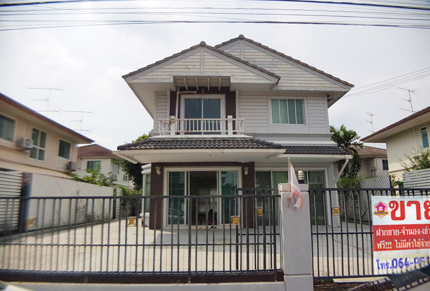 ขายบ้านเดี่ยว 2 ชั้น ม.พฤกษ์ลดา-พุทธสาคร (สาย4 ตัดใหม่) - เนื้อที่ 59.9 ตร.ว. - พื้นที่ใช้สอย 145 ตร.ม. - ขนาด 3 ห้องนอน 2 ห้องน้ำ