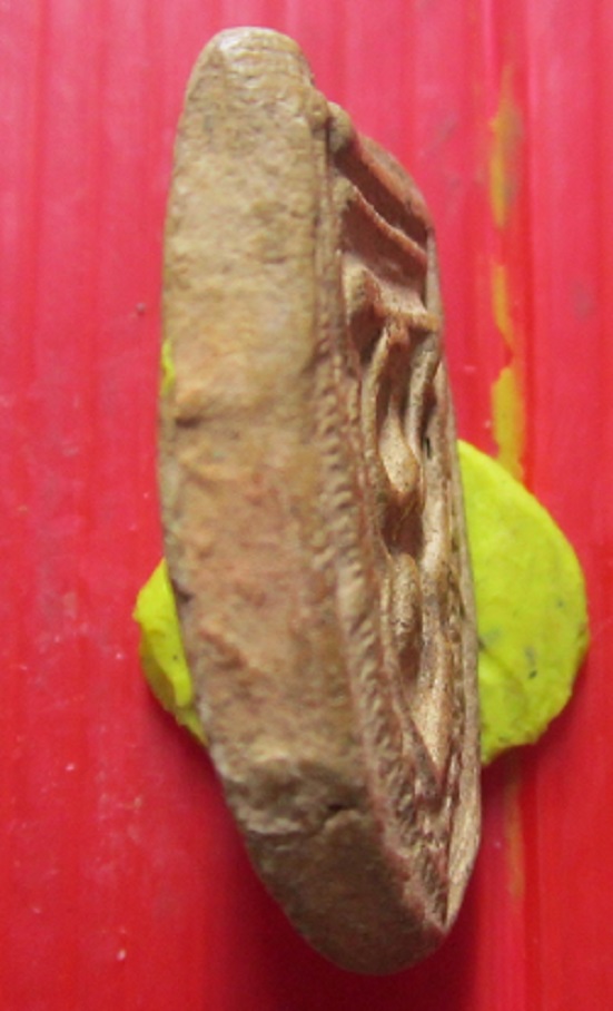 พระเนื้อดินผสมว่าน พิมพ์พระพุทธชินสัห์ ไม่ทราบที่