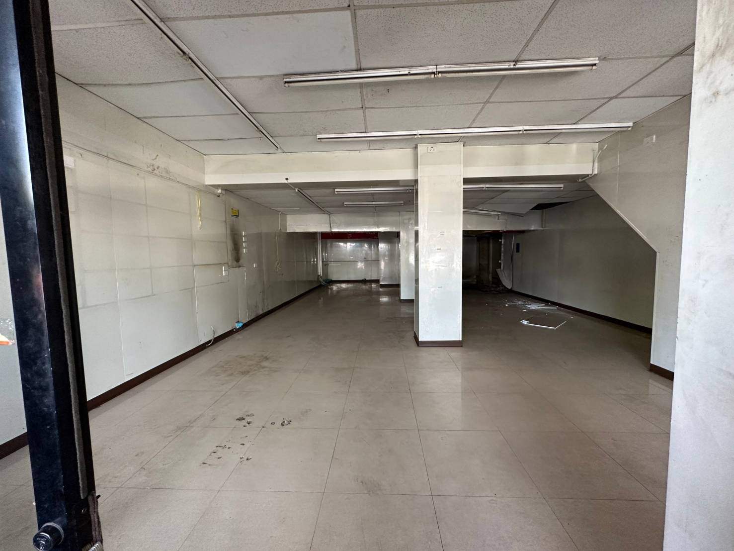 ให้เช่าอาคารพาณิชย์ 4.5ชั้น ย่านพระราม3 ถนนนางลิ้นจี่ 26 ตารางวา พื้นที่ใช้สอย 480 ตารางเมตร เหมาะทำออฟฟิศ ค้าขาย และอยู่อาศัยได้