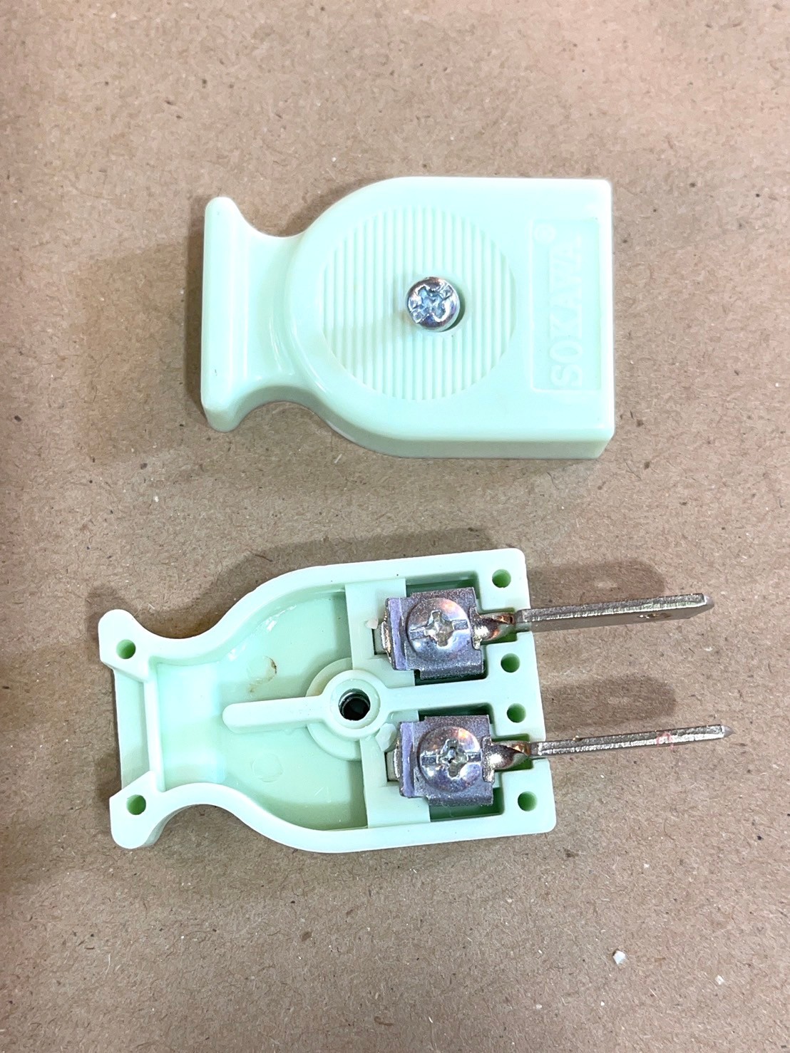 ปลั๊กตัวผู้ 2 ขาแบน ทองเหลือง Sokawa 0815-0 // 15A 220V