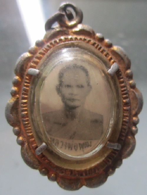 ล๊อกเก็ต หลวงพ่อพุฒ หลัง รูปพระพุทธ ไม่ทราบที่