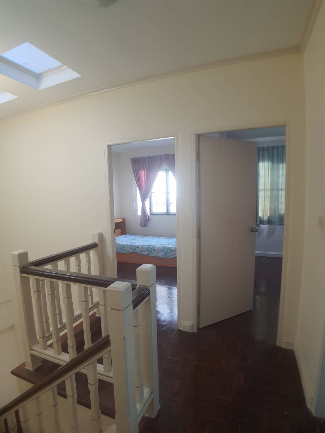 ให้เช่า ทาวน์เฮ้าส์ 2 ชั้น หมู่บ้านปาริชาติ ปิ่นเกล้า-พุทธมณฑลสาย4 บนทำเลศักยภาพ ใกล้ ม.มหิดล เซ็นทรัลศาลายา และ ทางด่วน พร้อมเฟอร์นิเจอร์ เครื่องใช้ไฟฟ้า