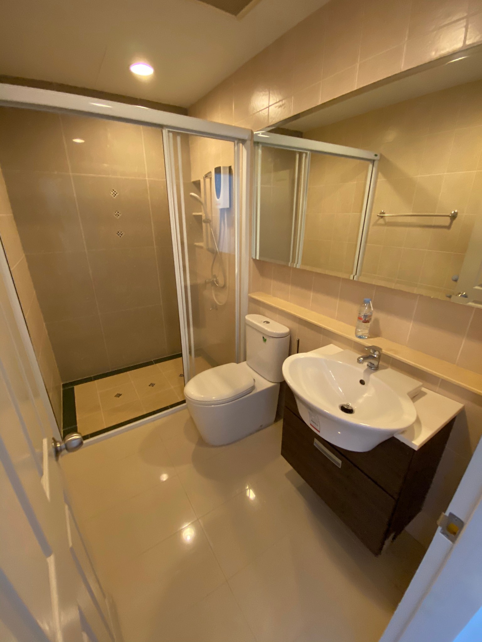 ขาย-เช่า ทาวน์โฮม3ชั้น บ้านกลางเมือง สาทร-ตากสิน2 ใกล้สถานีรถไฟฟ้า วุฒากาศ แถม!! เเอร์ 4 เครื่อง