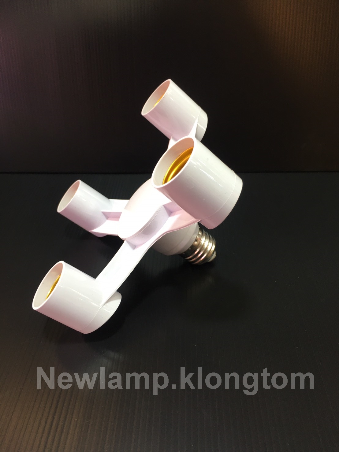ขั้วห้อยเกลียว E27 สำหรับต่อหลอดไฟได้หลายหัว 4 in 1