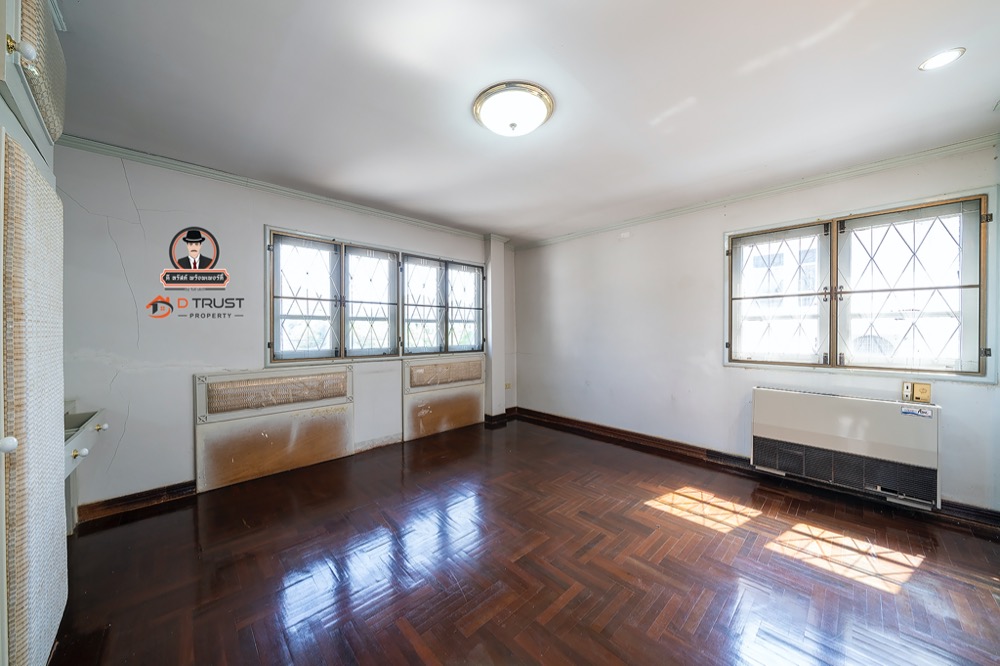 ขายบ้านเดี่ยว 2ชั้น หมู่บ้านสินบดี ซอยแก้วเงินทอง29 ตลิ่งชัน เนื้อที่ 81ตร.ว. 4ห้องนอน 3ห้องน้ำ มีห้องครัวห้องแม่บ้านแยกเป็นสัดส่วน มีพื้นที่ใช้สอยรอบตัวบ้าน จอดรถได้ 2-5 คัน .