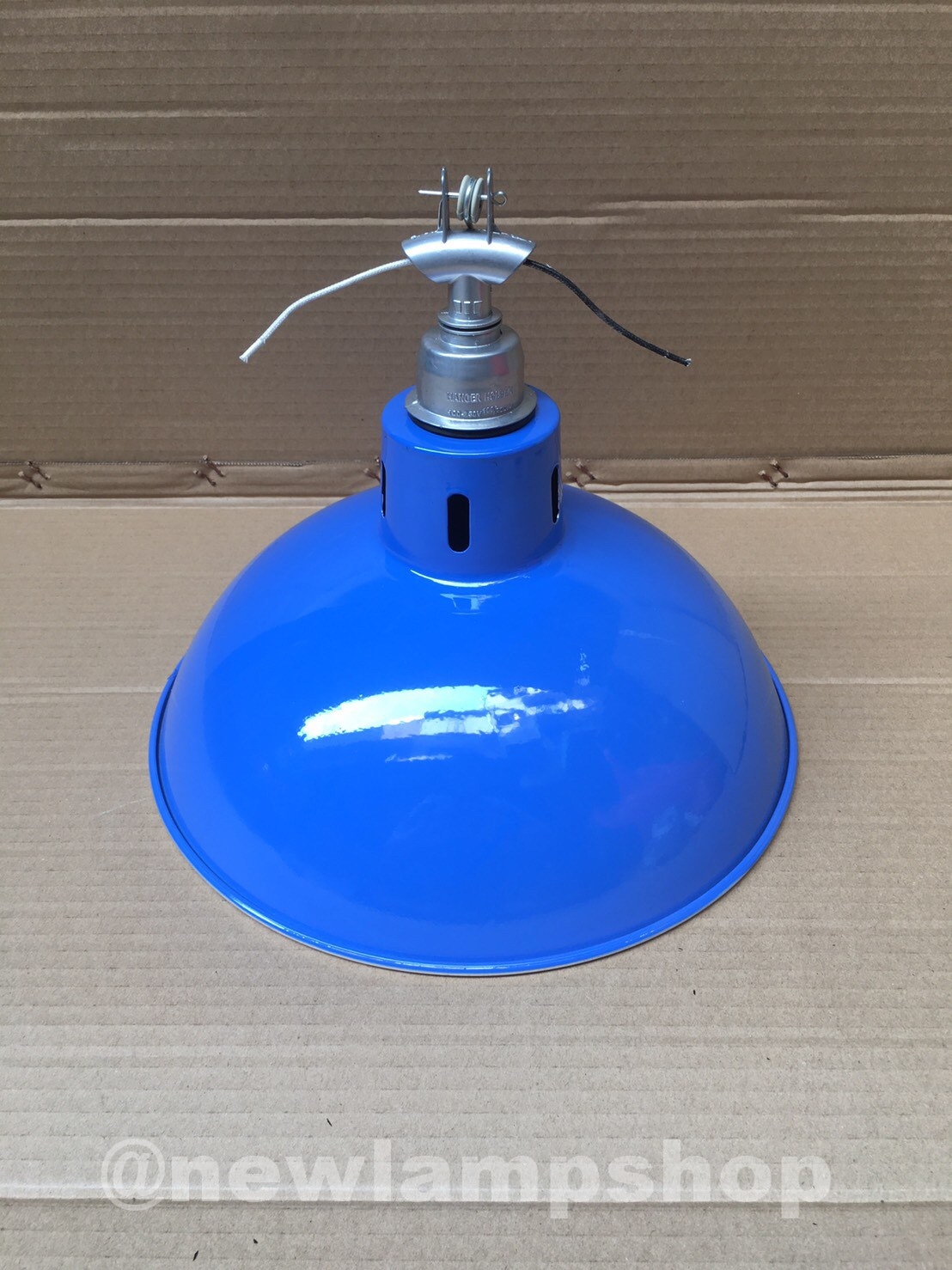 โคมฝาชีอลูมีเนียม สีเคลือบ 12” 7 สี สวยงามให้เลือกสรร (ราคาเฉพาะโคมฝาชี)