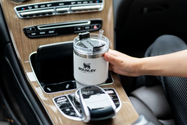 Adventure Vacuum Quencher 23Oz Polar White