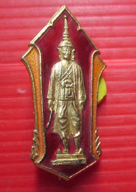 เข็มกลัดกะหลั่ยทองลงยาสีแดง พระสมเด็จพระนารายณ์มหาราช จ.ลพบุรี ปี2534 ราคาพร้อมส่งด่วนคับผม