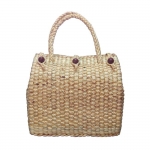 ตะกร้าสานผักตบชวา หรือ กระเป๋าผักตบชวา ห่อหมกเบอร์ 3 ปิดด้วยกระดุมกลม 3 ห่วง