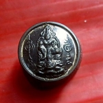 เหรียญเม็ดกระดุม เนื้อนะวะโลหะ ท่านท้าวจตุคามนั้งราหูอมจันทร์ หลังยันตืไม่ทราบที่