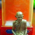 พระรูปหล่อตั้งหน้ารถ หลวงปู่คำพัน วัดธาตุมหาชัย จ.นครพนม รุ่นเมตตาบารมี80ปี เนื้อทองเหลือง พร้อมกล่องเดิมฯฯฯฯฯฯ