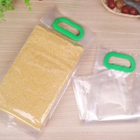 ถุงพลาสติกขยายข้าง เจาะช่องมือสอด 5 กก. ขนาด 24.5*50+9.5 ซ.ม. (สีเขียว) (ราคาสินค้าตัวอย่าง)
