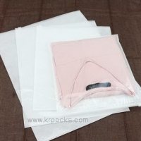 ถุงซิป หน้าใส หลังผ้าสปันบอนด์ สีขาว 45*56 ซ.ม.