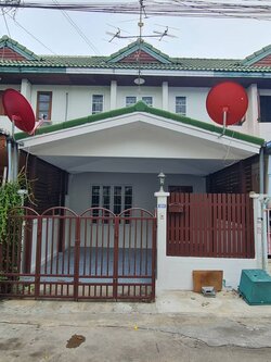 ขายทาวน์เฮ้าน์ หมู่บ้าน ลัดดาวิลล์ บางบัวทอง 2 ชั้น เนื้อที่ 17.50 ตรว. ทำเลดี บางกรวย -ไทรน้อย ตำบล บางบัวทอง ทาวน์เฮ้าส์ 2 ชั้น มี 3 ห้องนอน, 2 ห้องน้ำ, 1 ห้องครัว, 1 ห้องโถงนั่งเล่น, 1 ที่จอดรถ เนื้อที่ : 17.50 ตารางวา