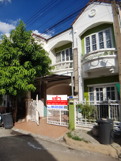 ให้เช่า ทาวน์เฮ้าส์ 2 ชั้น หมู่บ้านปาริชาติ ปิ่นเกล้า-พุทธมณฑลสาย4 บนทำเลศักยภาพ ใกล้ ม.มหิดล เซ็นทรัลศาลายา และ ทางด่วน พร้อมเฟอร์นิเจอร์ เครื่องใช้ไฟฟ้า