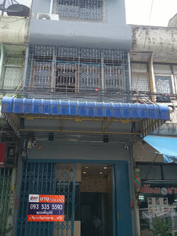 อาคารพาณิชย์ 2.5 ชั้น 10.2 ตรว. อยู่ในซอยตลาดการค้าหนองแขม (เพชรเกษม 81/2) ห่างปากซอยเพียง 50เมตร เหมาะค้าขาย อยู่อาศัย