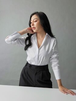 เสื้อเชิ้ตผู้หญิงสีขาว ออฟไวท์ สลิมฟิต เข้ารูป แขนยาว เสื้อเชิ้ตทำงาน เสื้อยูนิฟอร์ม แบรนด์ 8SHIRT slim fit shirt พร้อมส่ง