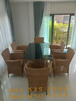 ชุดโต๊ะอาหารหวายเทียม 6ที่นั่ง สานด้วยเส้นหวายเทียมสีธรรมชาติคล้ายผิวเปลือกไม้ เส้นหวายเทียมนำเข้าจากอินโดนีเซีย ทนทานยืดหยุ่นสูง ดูแลรักษาง่าย ไม่กลัวแดด ฝน คุณภาพส่งออก