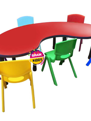 โต๊ะเด็กทรงถั่วพร้อมเก้าอี้6ตัว โต๊ะเรียน โต๊ะพร้อมเก้าอี้ โต๊ะเสี้ยวพระจันทร์ พร้อมเก้าอี้ 6 ตัว โต๊ะเรียนพลาสติก ราคาโรงงาน พร้อมส่ง โต๊ะขนาด 60x160x50-55 cm. เก้าอี้ขนาด 28x 28 x 51-53 cm.