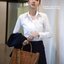 เสื้อเชิ้ตผู้หญิงสีขาว ออฟไวท์ สลิมฟิต เข้ารูป แขนยาว เสื้อเชิ้ตทำงาน เสื้อยูนิฟอร์ม แบรนด์ 8SHIRT slim fit shirt พร้อมส่ง